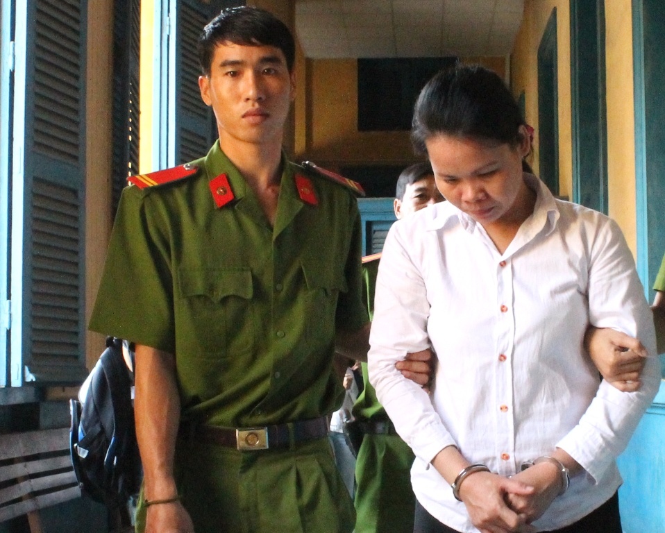 Con gai cung nguoi tinh tre giet me ruot hinh anh