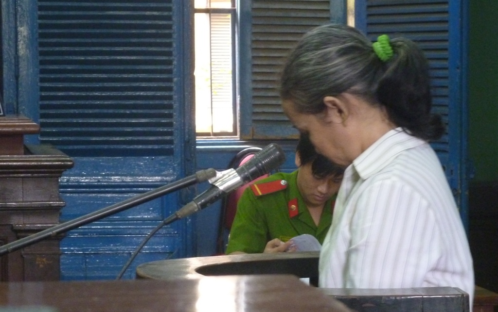 O sin cho chu uong thuoc ngu, trom 50 luong vang hinh anh