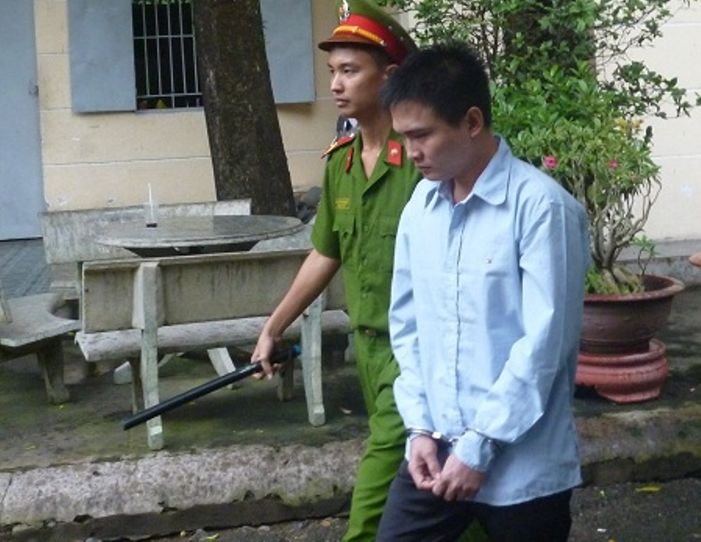 Nu sinh lop 6 bi cuong hiep trong khach san hinh anh