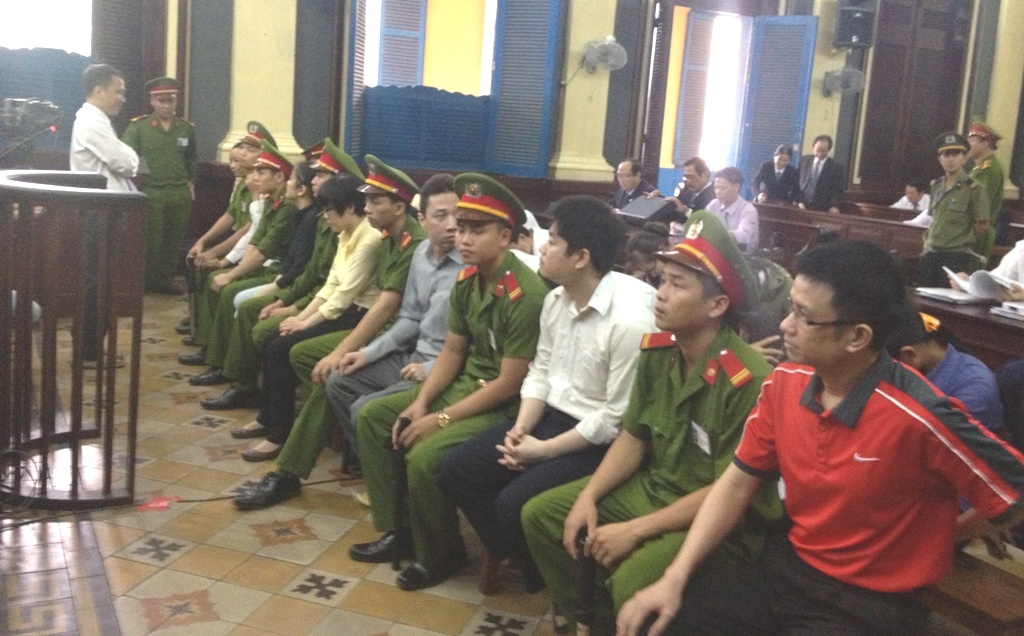 Dong loat yeu cau Vietinbank tra lai tien hinh anh