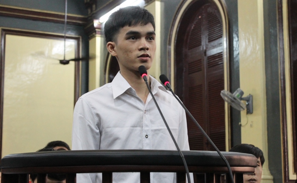 Ke cam dau bang chat tay cuop SH xin duoc tha toi chet hinh anh