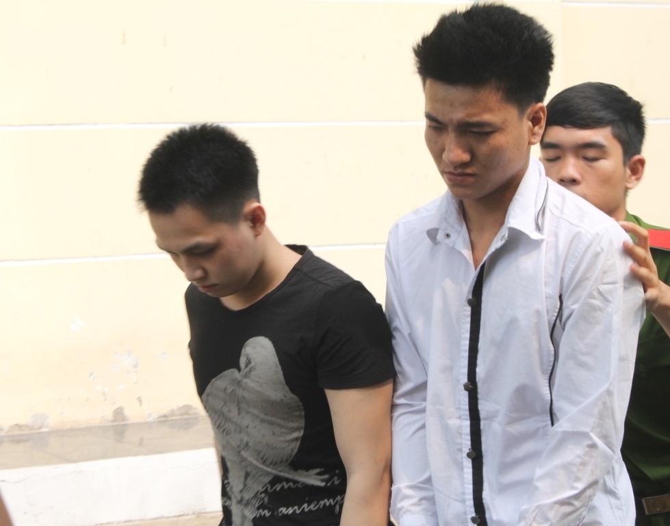 Noi mau 'hiep si', di an trom tra no giup ban hinh anh