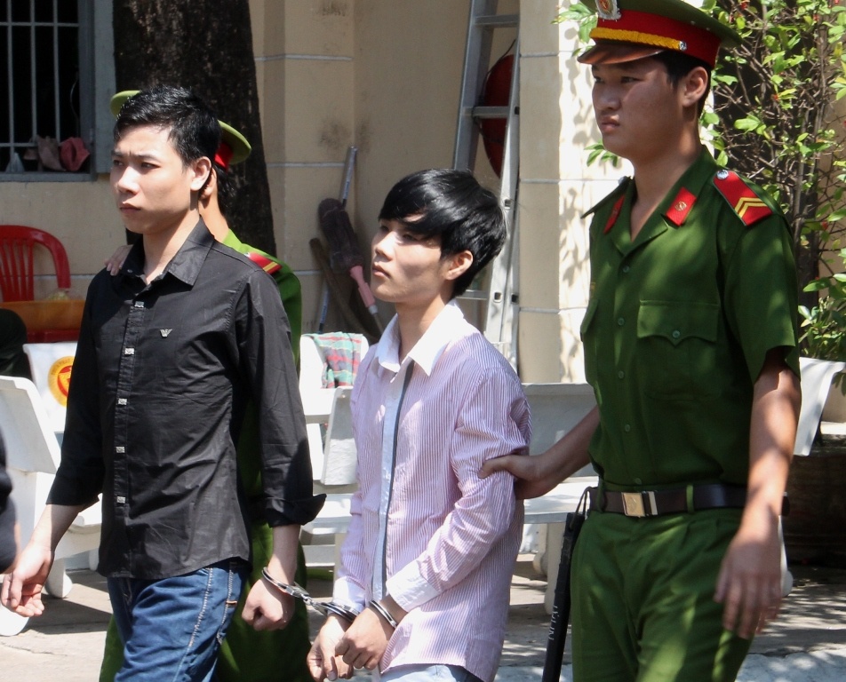 Dam guc tai xe xe om cuop tai san hinh anh