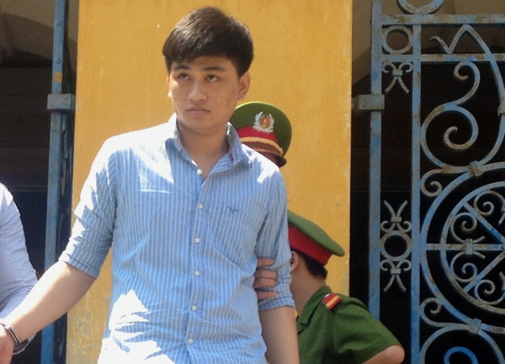 Xet xu vu hon chien trong quan bar Monaco hinh anh