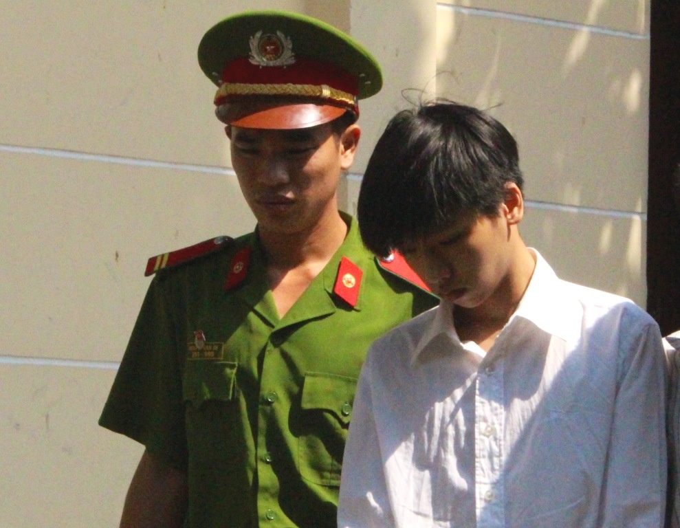 Giet ban roi bo tron va tong tien hoc sinh hinh anh