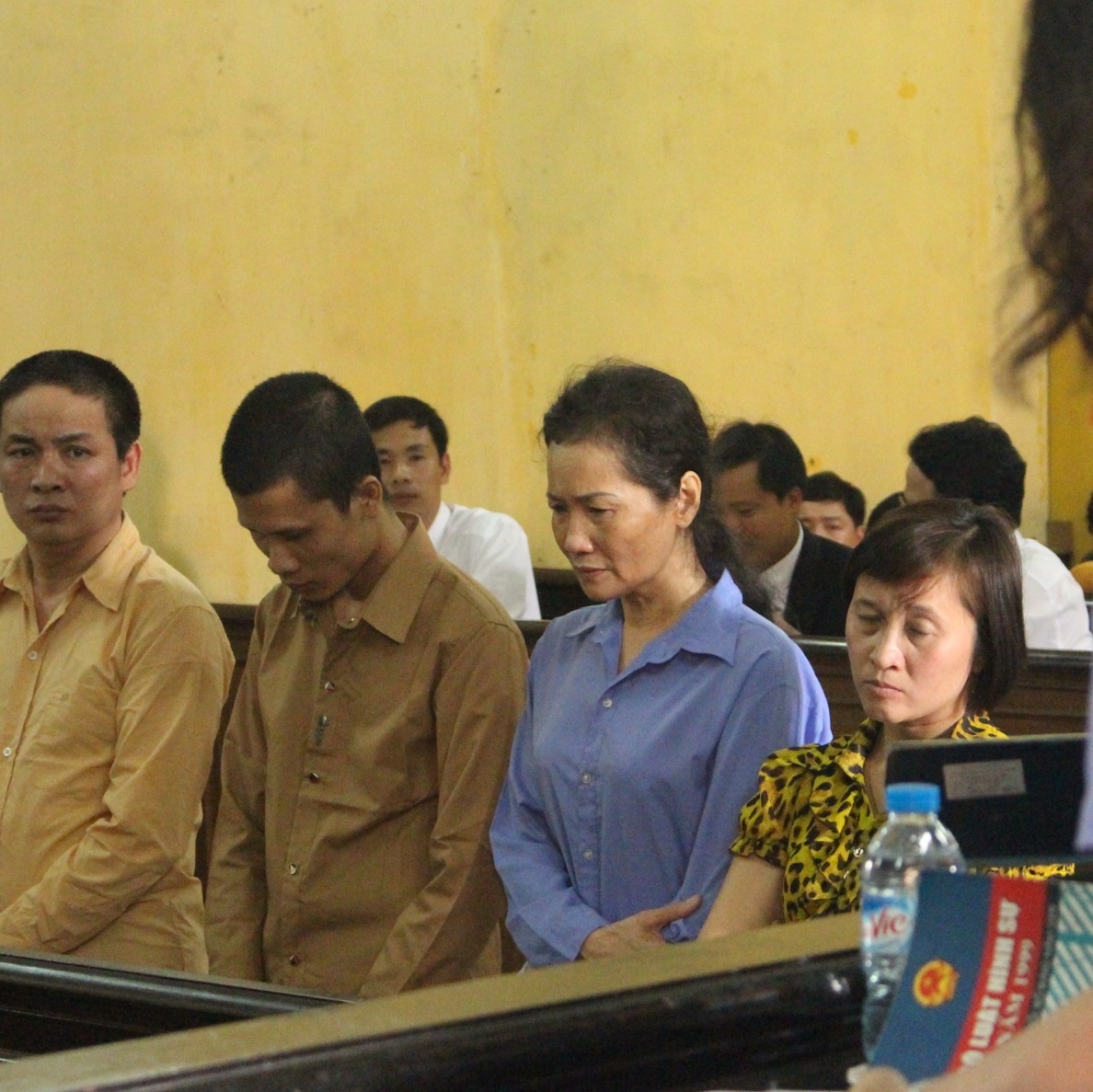 Y an cac doi tuong ban phu nu qua Trung Quoc lam vo hinh anh