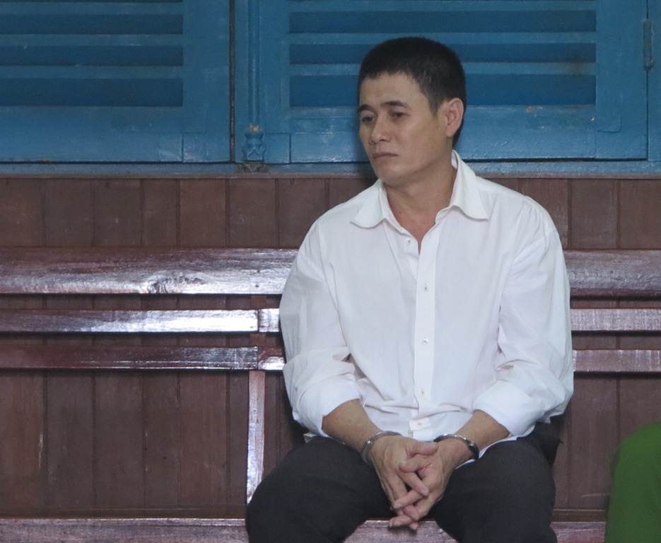 Chau danh ba ngoai tu vong vi mat 2 trai dua hinh anh