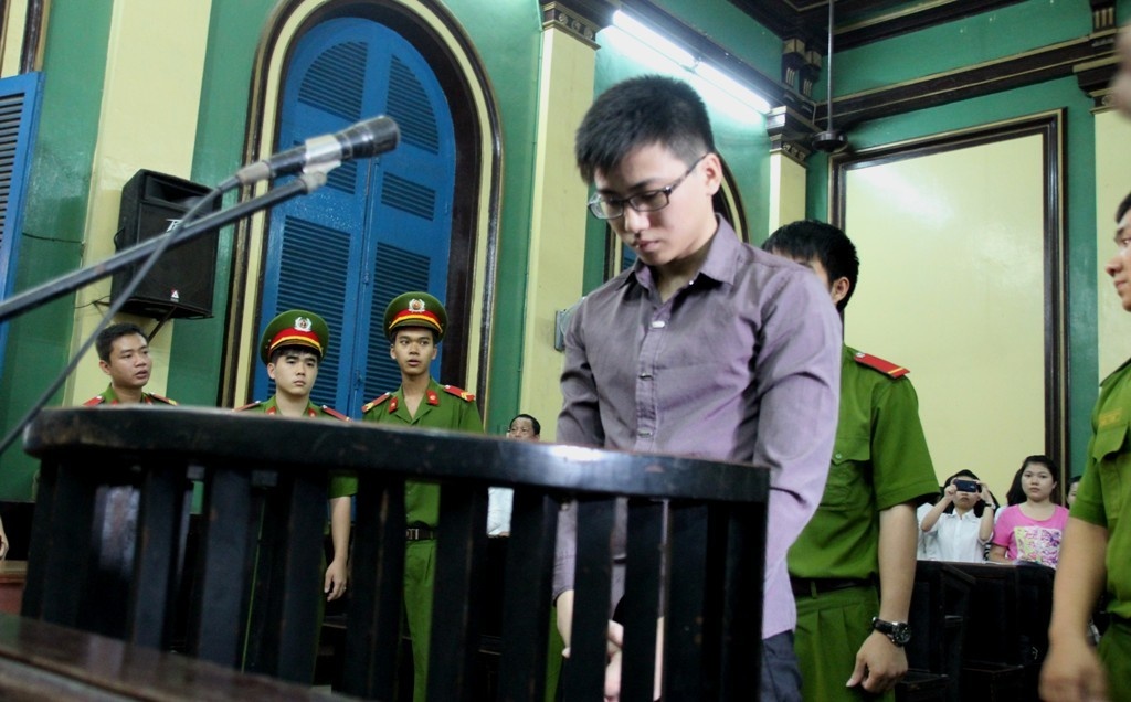 Hung thủ trước vành móng ngựa.