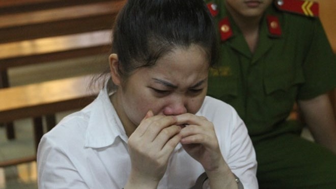 Chem chet chong vi dan vo be ve nha song chung hinh anh
