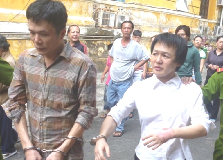 Doc chieu bop 'cua quy' nguoi ngoai quoc de trom do hinh anh