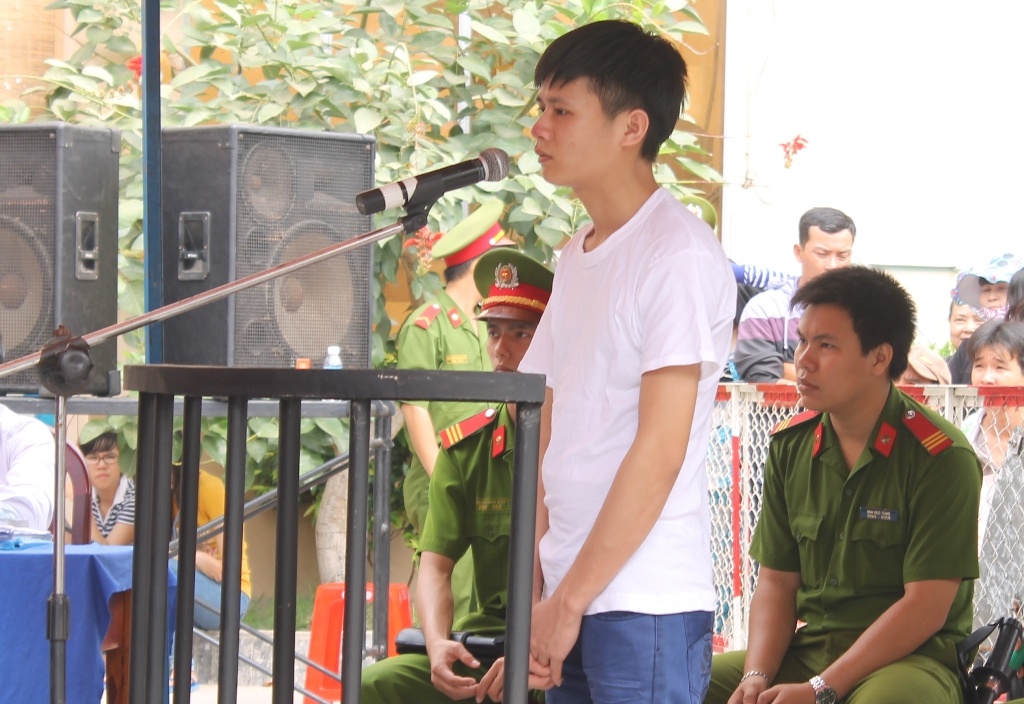 Hiệp trước vành móng ngựa.