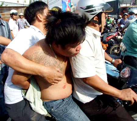 Thieu uy quan doi bat cuop hinh anh