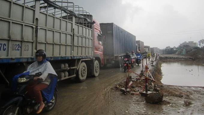 Mua to, quoc lo 1 tac nghen hon 6 gio hinh anh