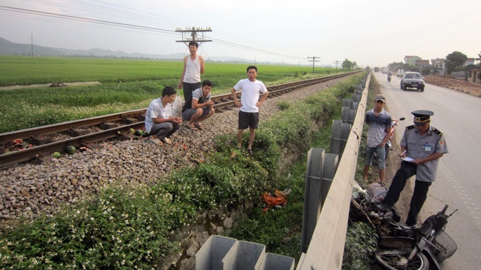 Nguoi phu nu di ban dua bi tau hoa keo le 150 m hinh anh