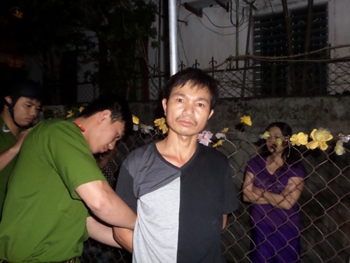 Muon trom cap, treo hang rao vao nha noi bi duoi danh hinh anh