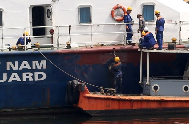 Trước đó, tàu 4033 đã bị hư hỏng do tàu Trung Quốc cố tình đâm thẳng vào. 