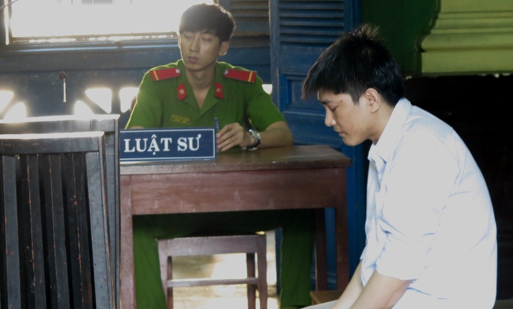 Tuc gian vi vo bi noi xau, cam dao dam chet nguoi hinh anh