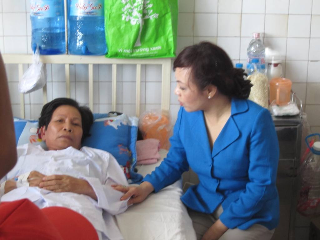 'Mong con vung vang chien dau bao ve To quoc' hinh anh