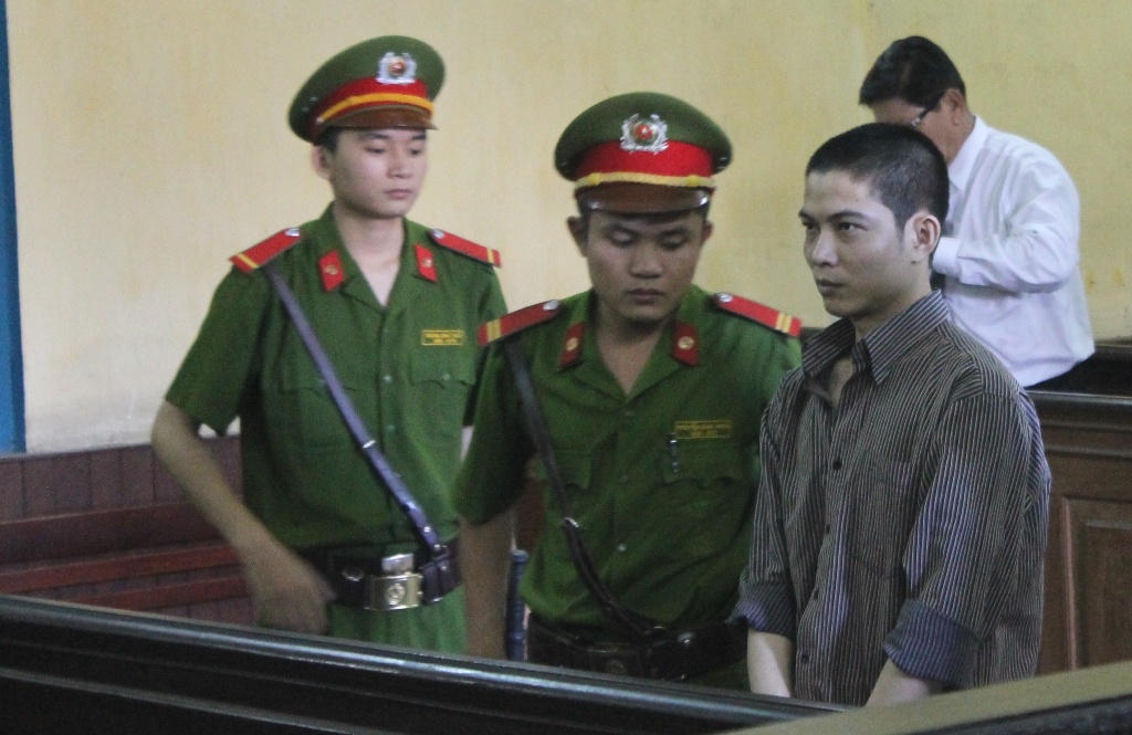 Điển trước vành móng ngựa tòa phúc thẩm.