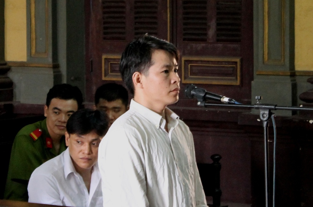 Dam vo trong thuong roi tu sat vi ghen hinh anh