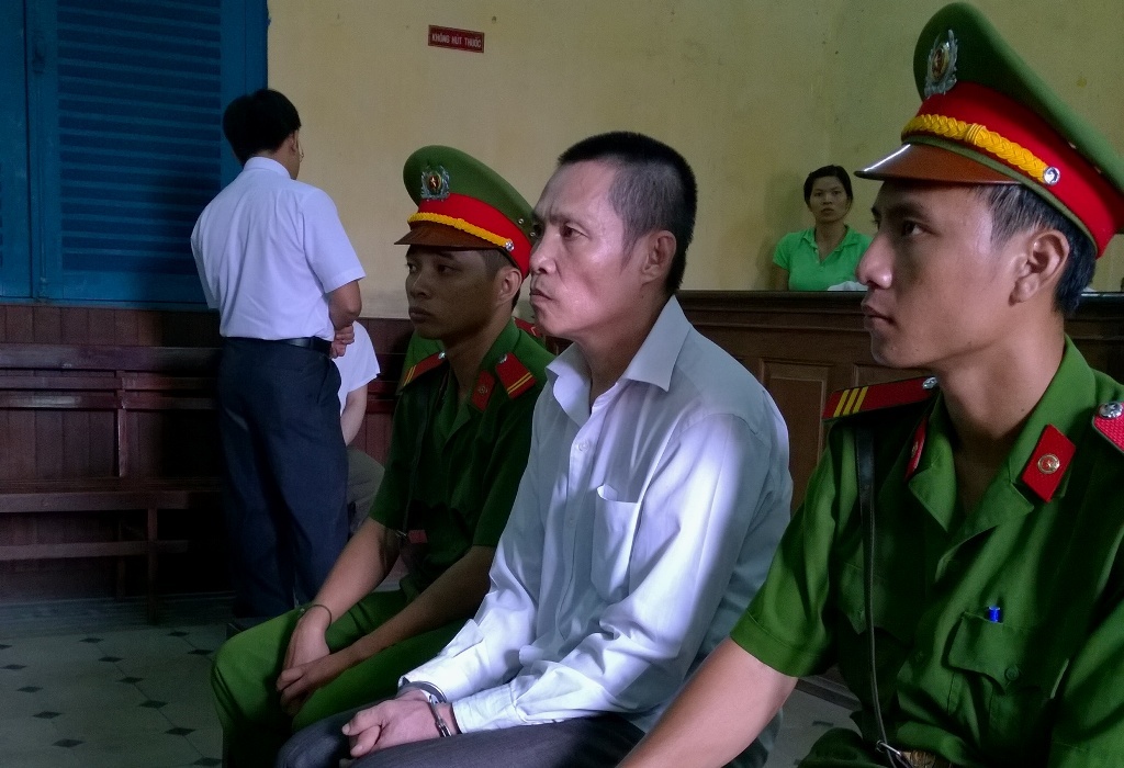 Mõn trước vành móng ngựa.