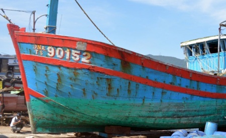 De nghi khong sua chua de trung bay tau ca DNa 90152 hinh anh