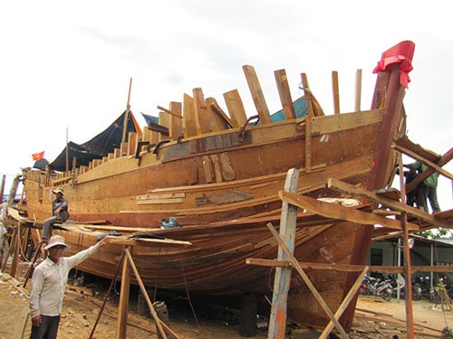 Tàu mới của ông Đồng Ân đang được khẩn trương hoàn thành để kịp ra khơi vào đầu tháng 7 tới.