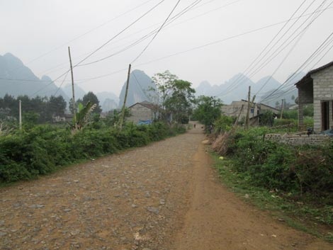 Đường vào làng Nà Khiêu.