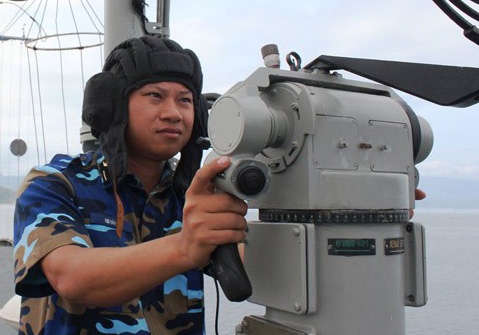 Huan luyen san sang chien dau tren tau ho ve Dinh Tien Hoang hinh anh