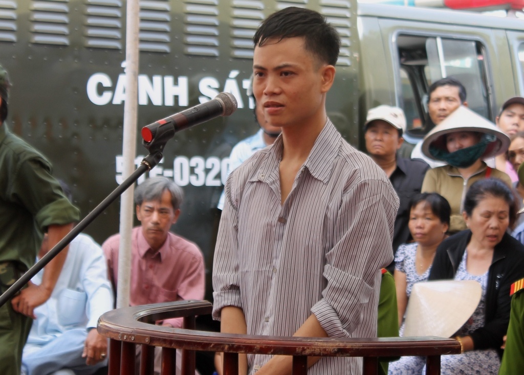 Hung thủ trước vành móng ngựa.