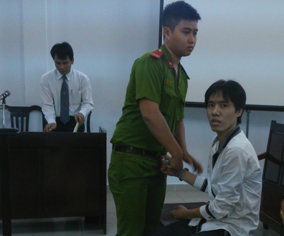 Cường phải trả giá đắt cho thói côn đồ.