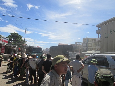 Nan nhan bat tinh, nguoi nha vay ham doi 'xu' tai xe oto hinh anh