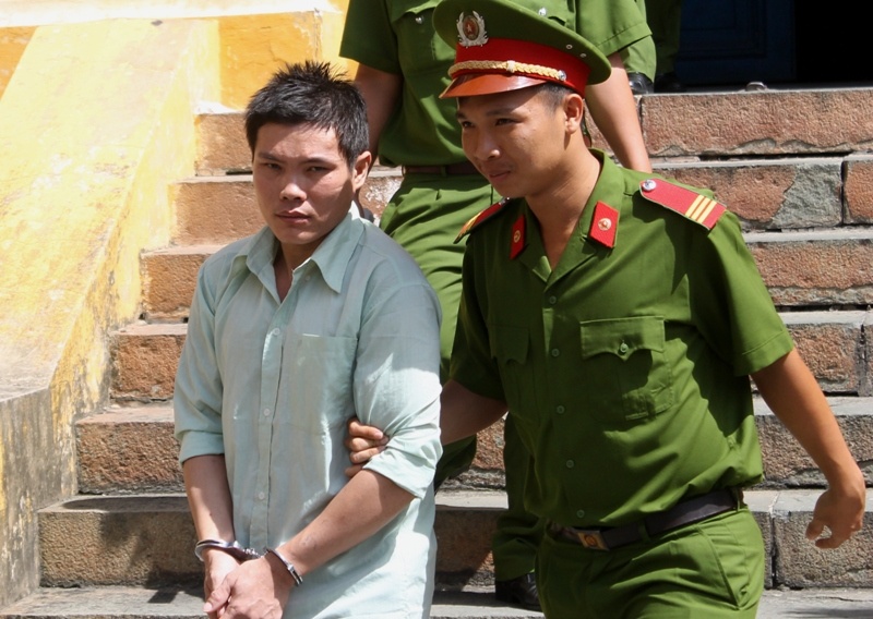 Bi dam chet vi hay phong ue gan nha hang xom hinh anh