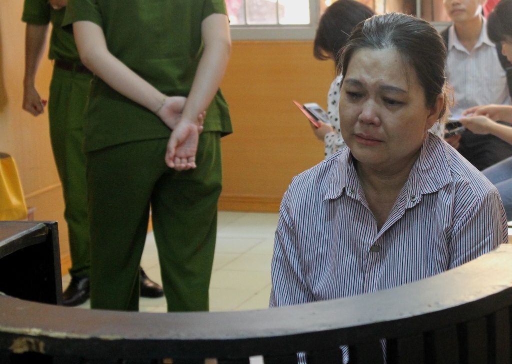 Phat tu nguoi phu nu dinh thieu song hang xom hinh anh