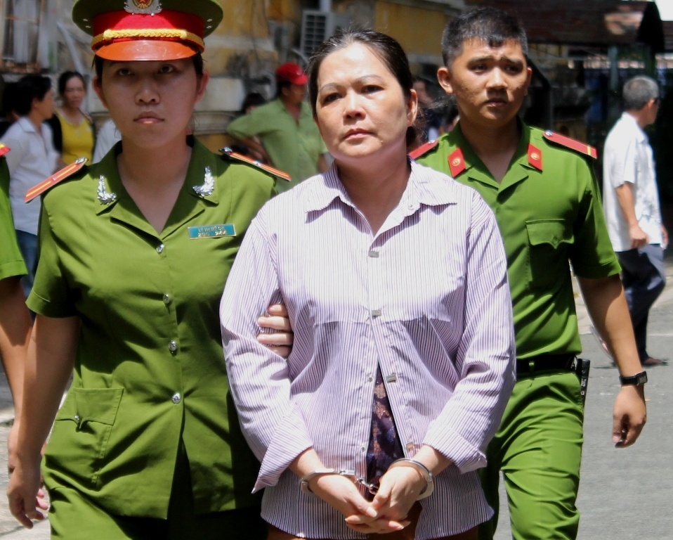 Hoa trả giá bằng bản án 5 năm tù cho hành vi của mình.