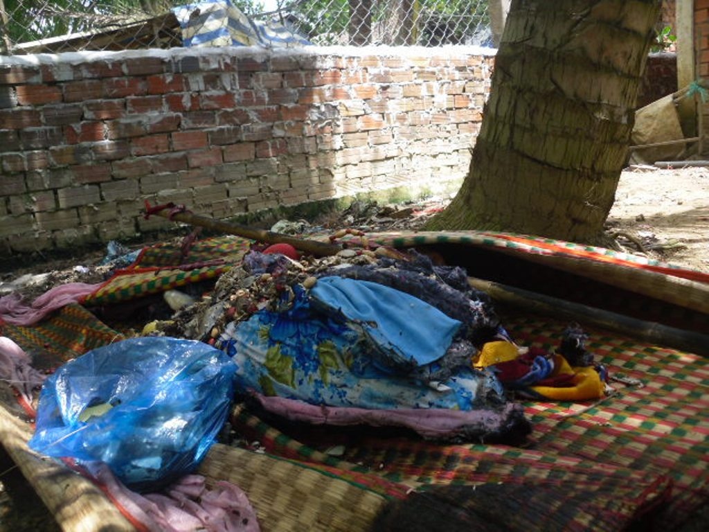 Nghi an muon tien khong duoc tuoi xang phong hoa nha ban hinh anh