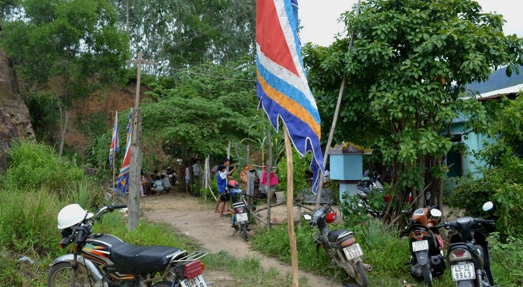 Nghich tu giet ngoai va me hay duoi danh moi nguoi hinh anh