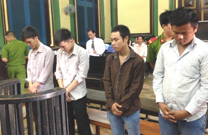 Cong nhan hon chien vi goi mi an dem hinh anh