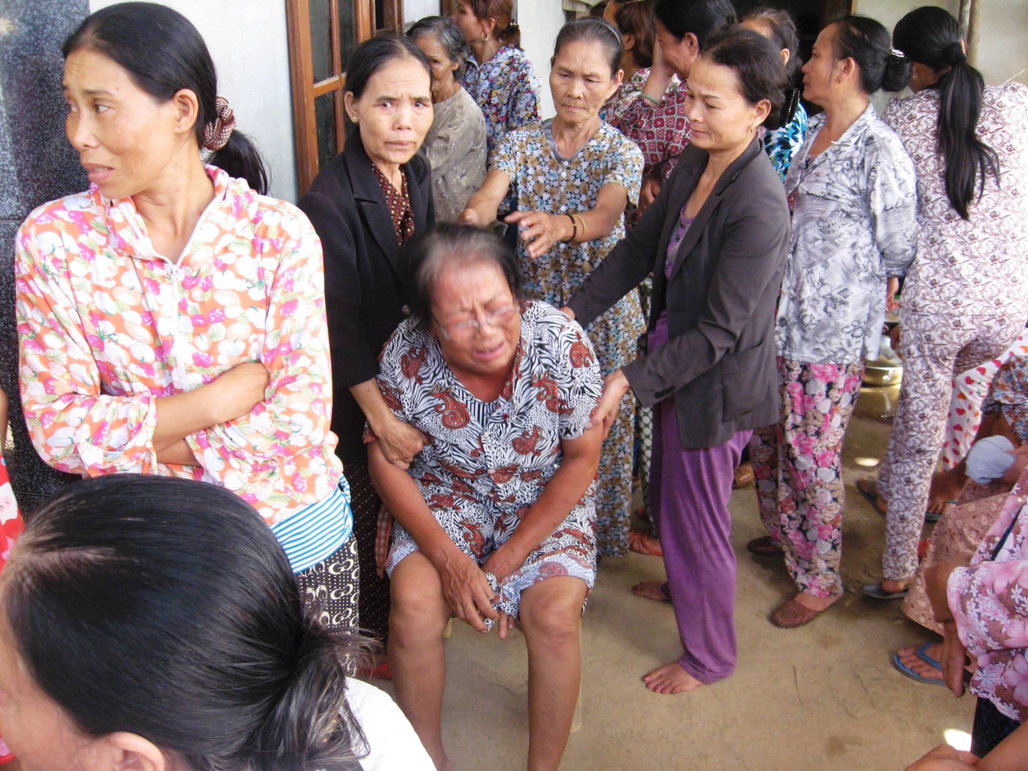 Bo Y te vao cuoc vu me con san phu chet bat thuong o Hue hinh anh