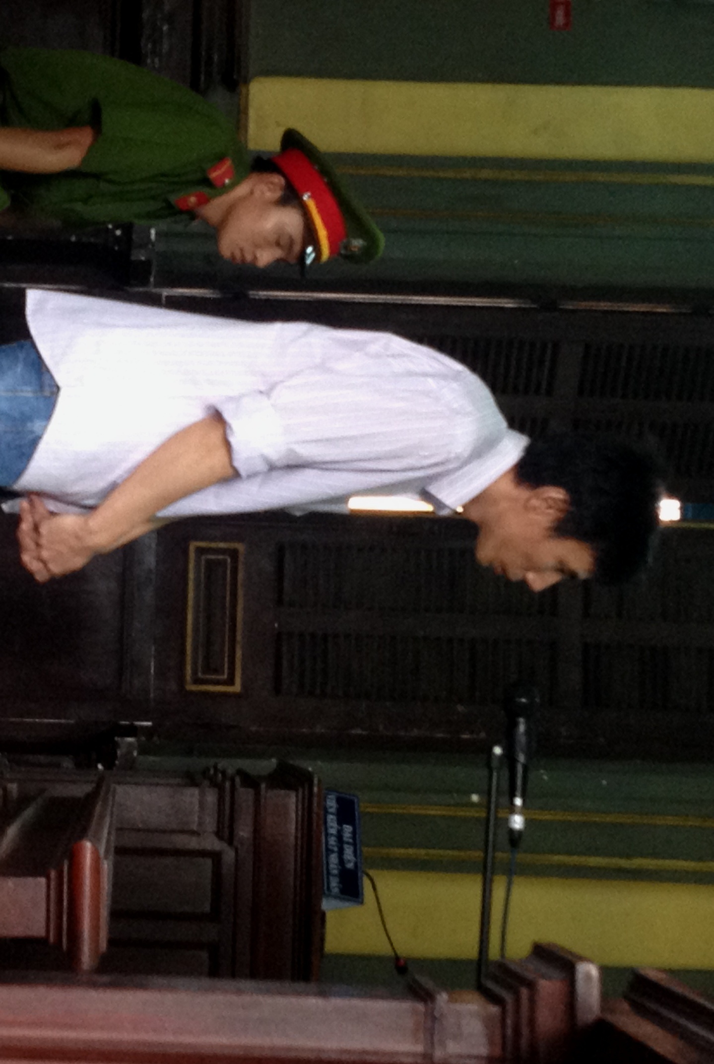 Hai thanh nien chuyen trom xe SH de... muu sinh hinh anh