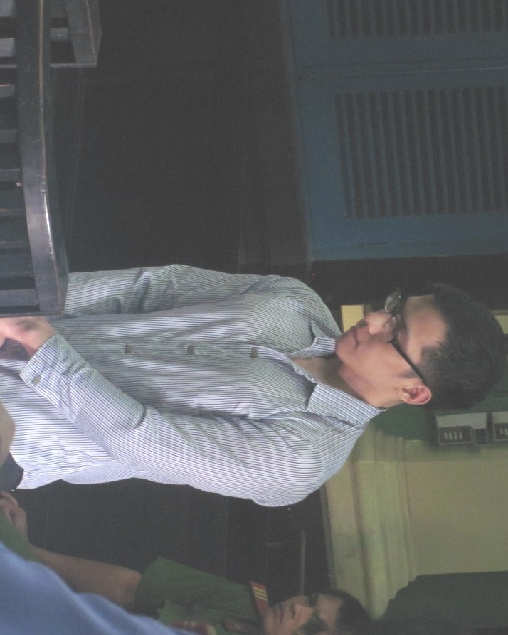 Chem ban trong thuong vi mau thuan tren mang hinh anh