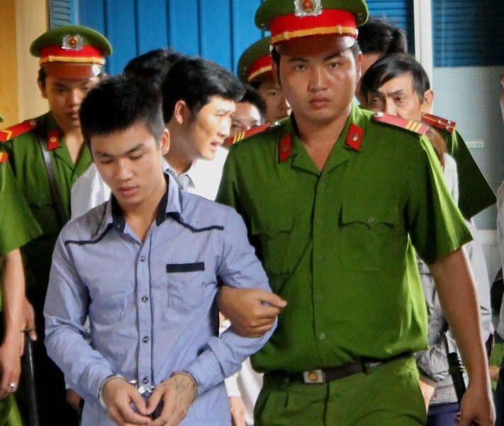 Nu sinh bi ga trai moi quen hai doi hinh anh