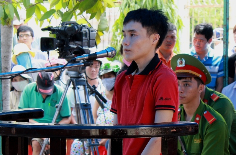 Giet vo ho vi ghen tuong, 'phi cong tre' lanh an chung than hinh anh