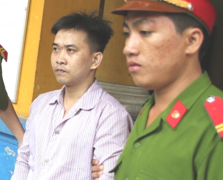 Dam chet nguoi vi bi ep uong bia lien tuc hinh anh