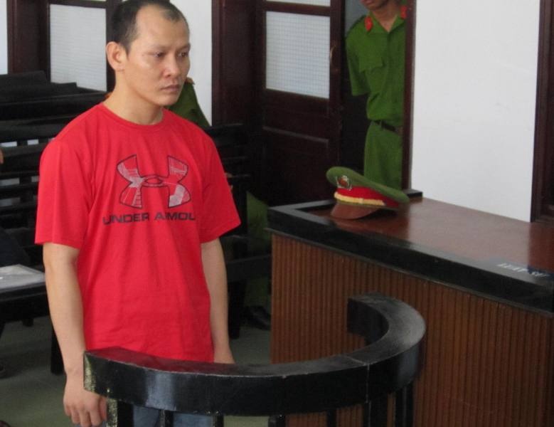 Anh trai trom gan 70 trieu dong cua em gai hinh anh