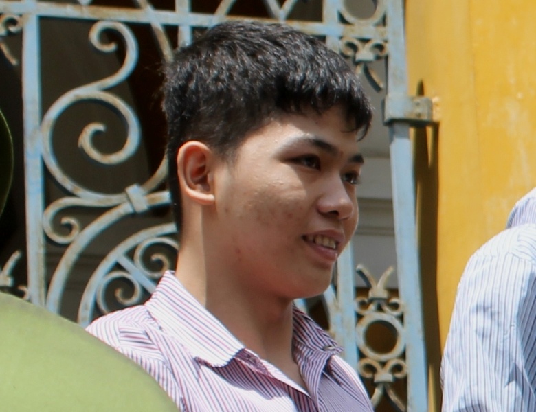 Gianh do cung co hon, xach dao dam nguoi thung nguc hinh anh