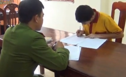 Nhau xin, chem trong thuong cong an hinh anh