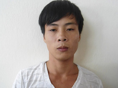 Ke dao bat coc con tin doi cong an cho xe ve que hinh anh