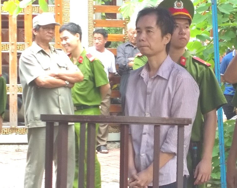 Lay 6 con dao chem vo den chet vi nghi ngoai tinh hinh anh