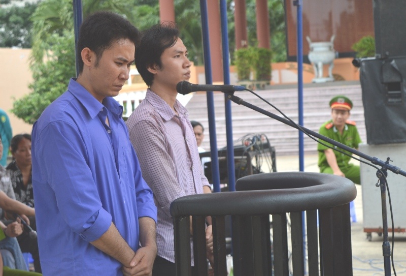 Hai anh em dam chet nguoi vi vung nuoc mua hinh anh